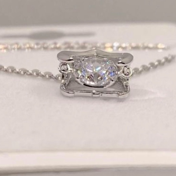 Beautiful Floating Stone Pendant - Picture 8 of 8